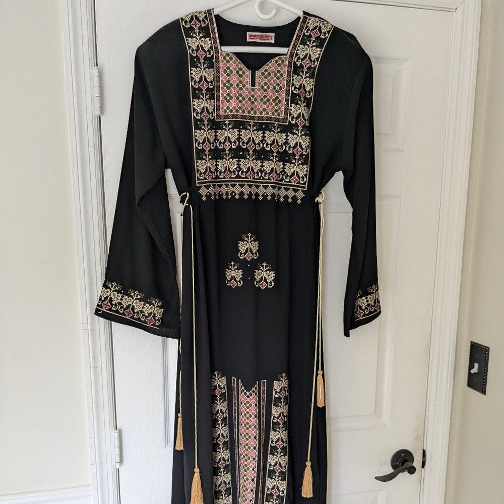 Traditional Saudi Arabian dress, Abaya